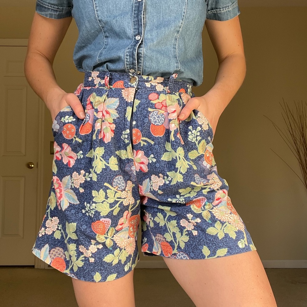 Vintage high-waisted floral shorts